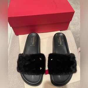 Valentino Garavani♥️Mink Fur Rockstud Slide Sandals🖤
